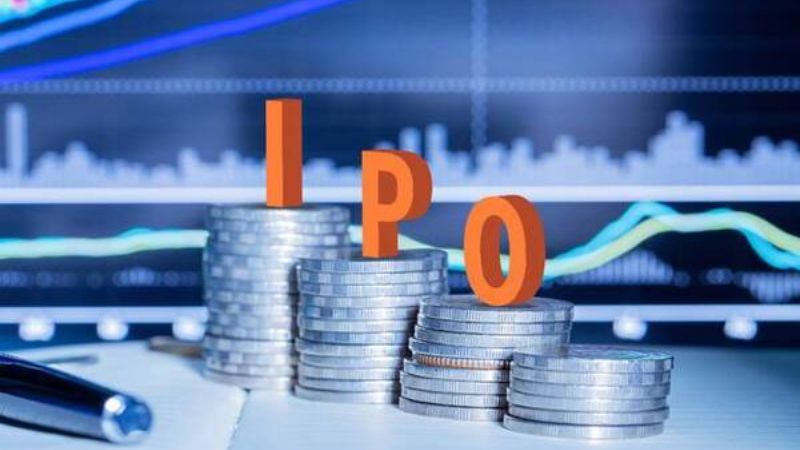 Mặc dù mang lại nhiều lợi ích, nhưng IPO cũng đi kèm với nhiều rủi ro và thách thức