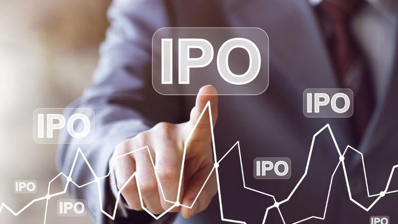IPO quá trình mà một công ty tư nhân lần đầu tiên phát hành cổ phiếu ra công chúng